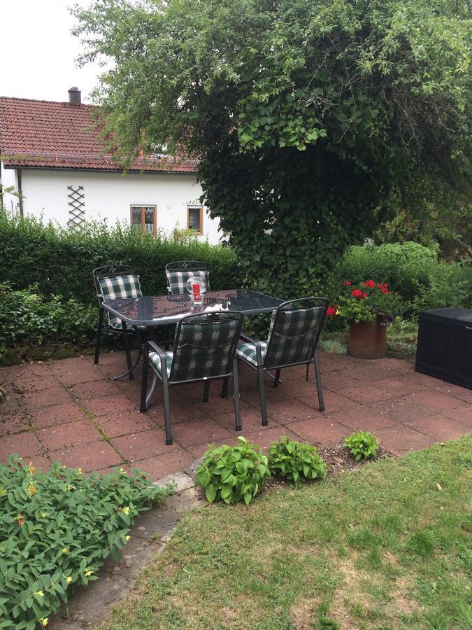 Ferienwohnung Im Gruenen Illschwang ภายนอก รูปภาพ