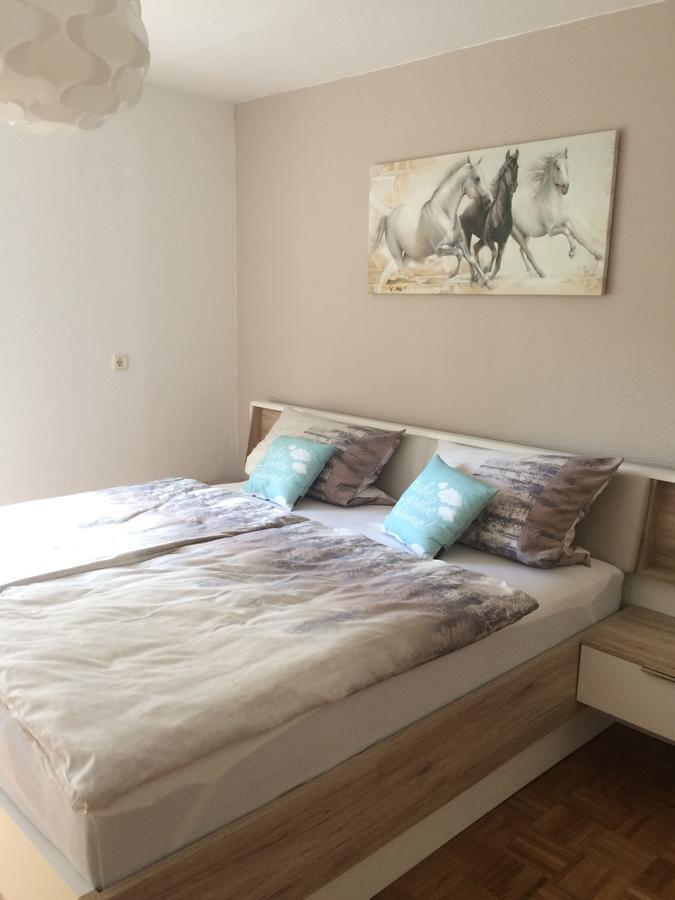 Ferienwohnung Im Gruenen Illschwang ภายนอก รูปภาพ