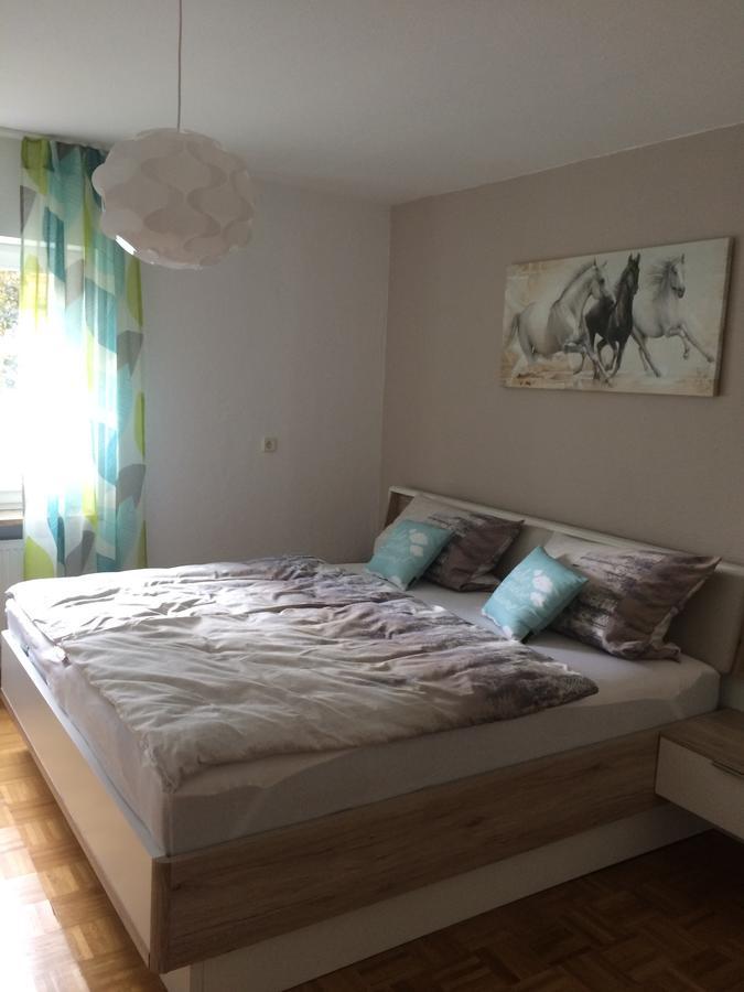 Ferienwohnung Im Gruenen Illschwang ภายนอก รูปภาพ